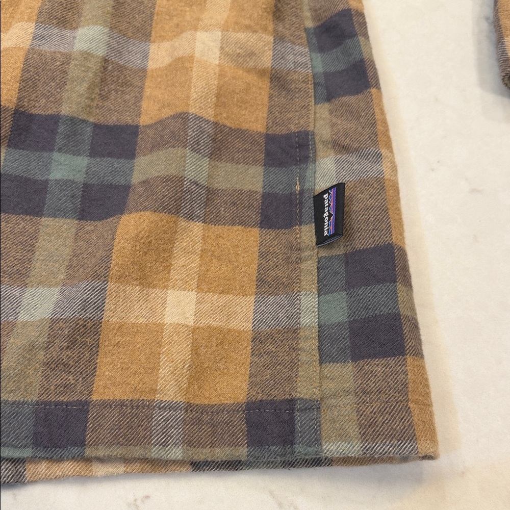 Patagonia Men's Long-Sleeved Organic Cotton Midweight Fjord Flannel Shirt Large - Picture 5 of 9